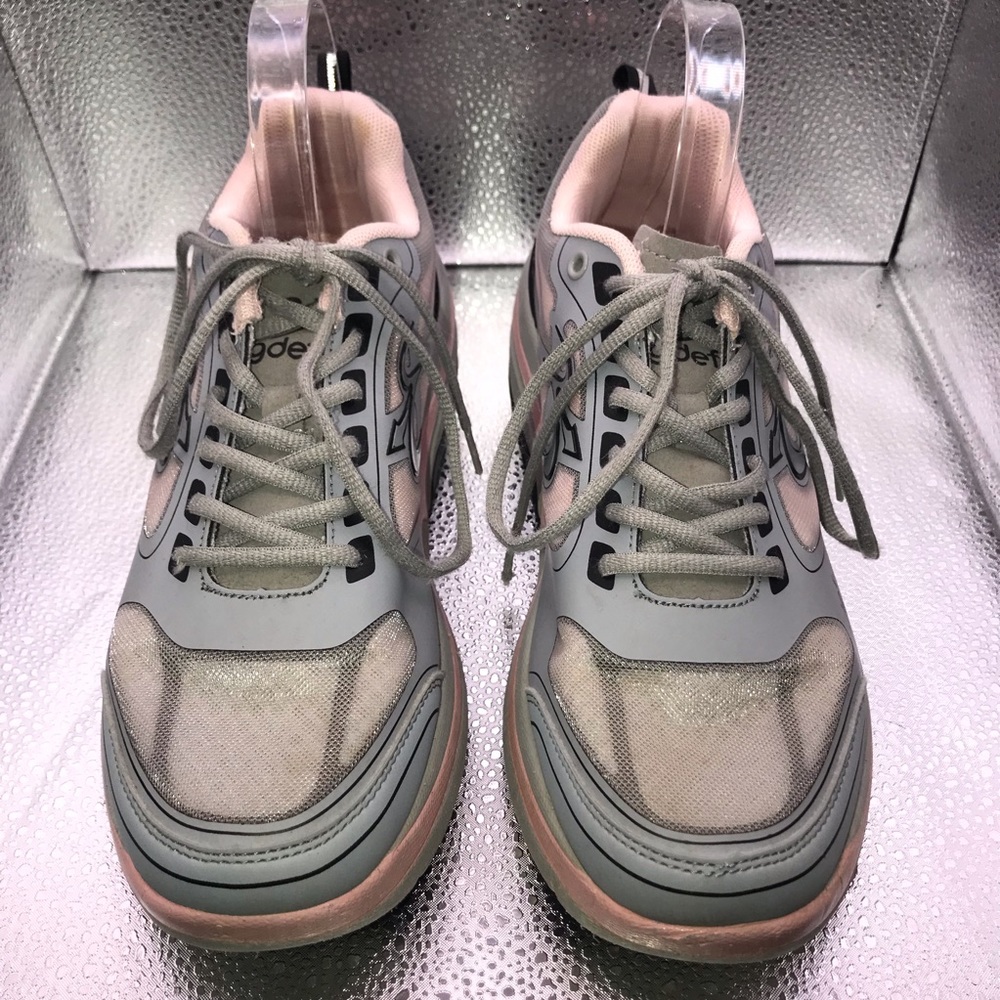 Gdefy gray/pink womens athletic shoes. 9.5 (FF)